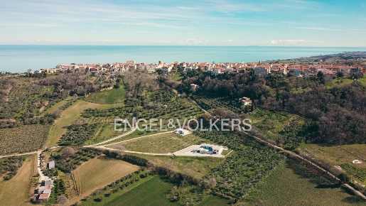 Foto Villa unifamiliare in Contrada Fonte Signora, Petacciato di 341 m²
