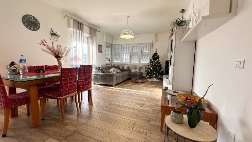 Foto Appartamento in Via Giuseppe Bottacchi 11, Luino Centro di 115 m²