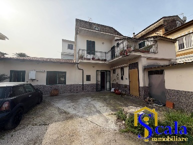Foto Villa a schiera in VIA SAMBUCI 13, San Prisco di 80 m² con 3 locali