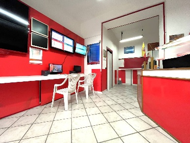 Foto Negozio in Via Vibo Valentia 11, Catanzaro Catanzaro Lido di 45 m²