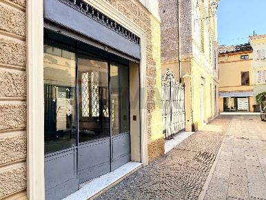 Foto Locale commerciale in Via 23 Aprile 10, Sassuolo Centro di 89 m²