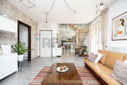 Foto Appartamento in Via Menaggio 162a, Carlazzo Centro di 161 m²