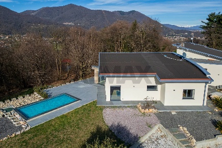 Foto Villa unifamiliare a Azzio di 167 m² con 5 locali in vendita