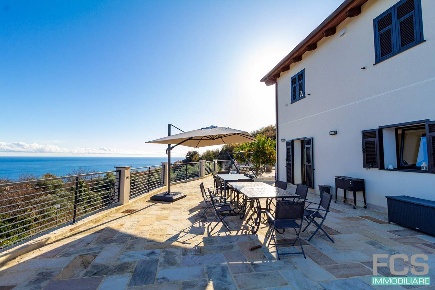 Foto Villa unifamiliare in via usodimare, Finale Ligure di 148 m²