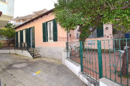 Foto Casa indipendente in Via Vespucci 2, Gaeta di 65 m² con 3 locali
