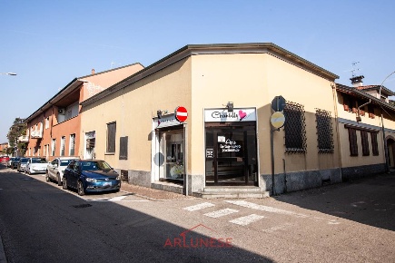 Foto Locale commerciale in Via Verdi 18, Parabiago Centro di 240 m²