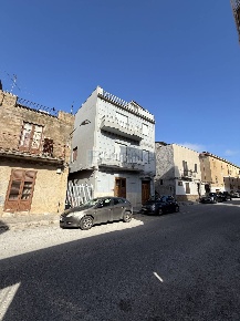 Foto Appartamento in Via Calatafimi 8, Castelvetrano Centro di 100 m²