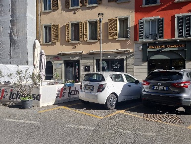 Foto Locale commerciale a Bergamo Stazione di 80 m² con 2 locali in vendita