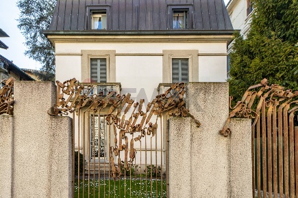 Foto Villa unifamiliare a Milano Arco della Pace di 449 m² con 12 locali