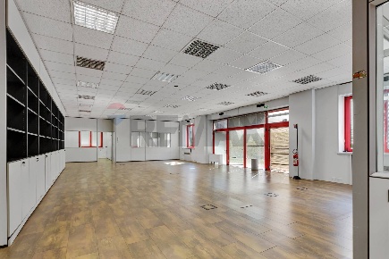 Foto Ufficio a Milano Certosa di 280 m² con 7 locali in affitto
