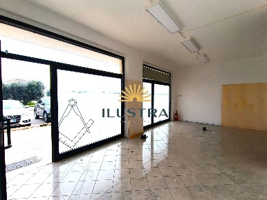 Foto Locale commerciale in via galileo galilei 82-84, Grottammare Centro