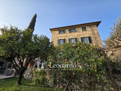 Foto Villa unifamiliare in via del campisano, Massarosa di 340 m²