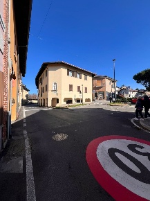 Foto Ufficio in Contrada la Torre 1, Casnate con Bernate Centro di 350 m²