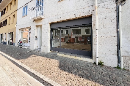Foto Negozio in via della faula 85 udine, Udine Via Martignacco di 50 m²