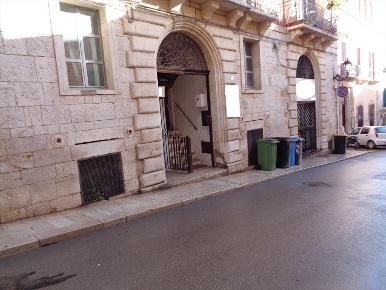 Foto Locale commerciale in VIA ALDO MORO, Palo del Colle Centro di 200 m²