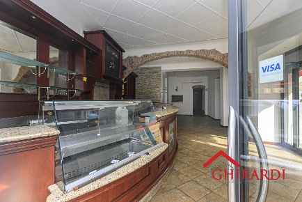 Foto Locale commerciale in Piazza Francesco Baracca 34r, Genova di 65 m²