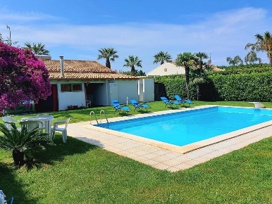 Foto Villa unifamiliare a Scicli di 80 m² con 4 locali in vendita