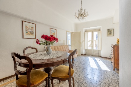 Foto Appartamento in Corso Garibaldi 15, Lucca con 7 locali in vendita