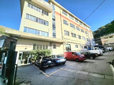 Foto Magazzino in Via del Commercio 27, Genova Nervi di 130 m² con 5 locali