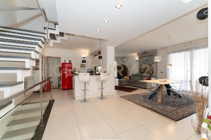 Foto Villa singola in Via dei Maceratoi 5, Acireale di 160 m² con 7 locali