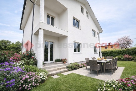 Foto Villa bifamiliare in Via Brunelleschi 81, Avezzano Centro di 130 m²