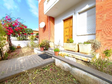 Foto Appartamento in Via MANZONI 17, Oristano Centro di 160 m² con 4 locali