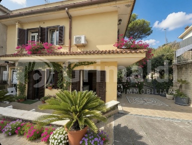 Foto Villa bifamiliare in Via Treville 76, Roma Casalotti di 80 m²