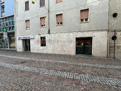 Foto Negozio in Via piave 3, Osio Sotto di 75 m² con 1 locali in vendita