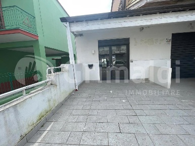 Foto Negozio in Via coros italia 201, Quarto di 40 m² con 1 locali