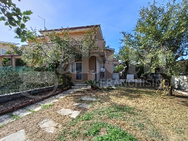 Foto Villa unifamiliare in Via edmondo de amicis 2, Anzio di 130 m²