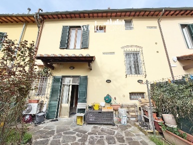 Foto Casa indipendente a Campi Bisenzio Torricella di 130 m² con 4 locali