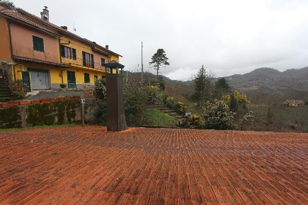 Foto Hotel a Pignone di 85 m² con 4 locali in vendita