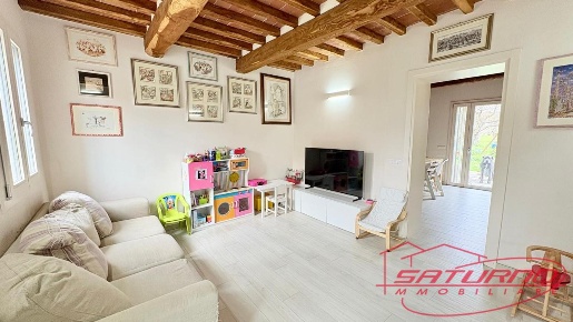 Foto Villa unifamiliare a Lucca Sant'Angelo di 180 m² con 6 locali