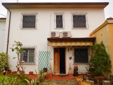 Foto Casa indipendente a San Giuliano Terme San Giuliano Terme Paese