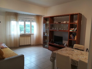 Foto Appartamento a Carrara Marina di Carrara di 80 m² con 4 locali