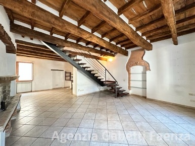 Foto Casa indipendente a Faenza di 238 m² in vendita