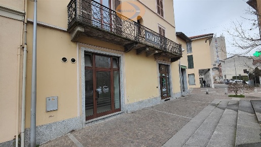Foto Negozio in Piazza Giuseppe Mazzini, Casatenovo Centro di 36 m²