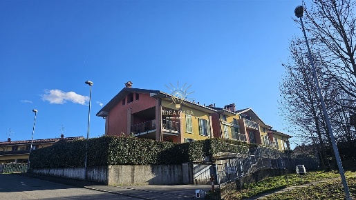 Foto Appartamento in Fontana, Cassago Brianza Centro di 197 m² con 4 locali