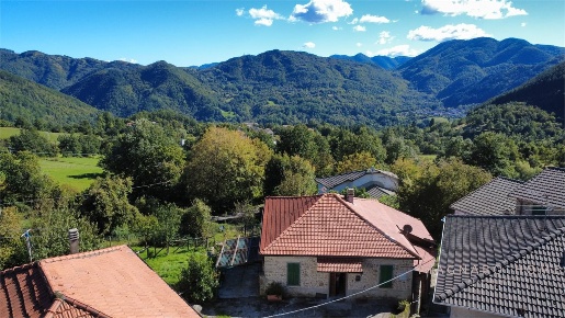 Foto Casa indipendente a Zeri Valditermine di 240 m² con 7 locali