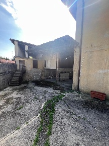Foto Rustico in Via Indipendenza 19, Puegnago del Garda Castello di 1000 m²