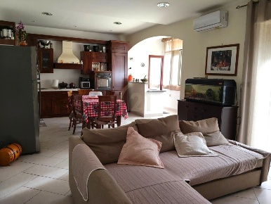 Foto Appartamento in Via Ispica 106, Acireale di 136 m² con 4 locali