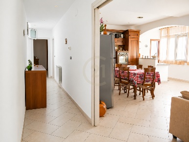 Foto Appartamento in Via Ispica 106, Acireale di 154 m² con 4 locali