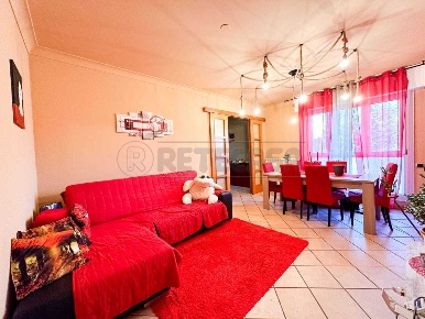 Foto Appartamento in Via Papa Giovanni XXIII, Desenzano del Garda di 140 m²