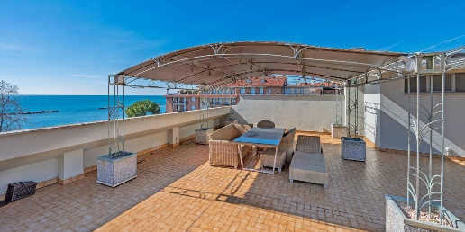 Foto Attico in Viale Europa 5, San Bartolomeo al Mare Centro di 152 m²