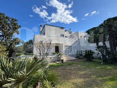 Foto Villa unifamiliare in NAPOLI, Bari Santo Spirito di 350 m² in vendita