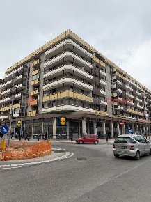 Foto Appartamento in Via CAPRUZZI 212, Bari Carrassi di 91 m² con 3 locali