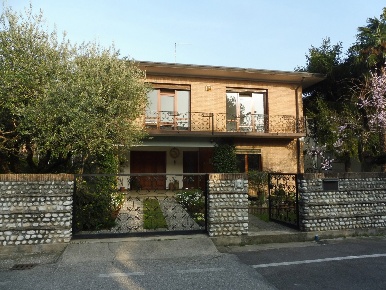 Foto Villa singola in Via Urania 15/17, Bassano del Grappa Centro di 280 m²