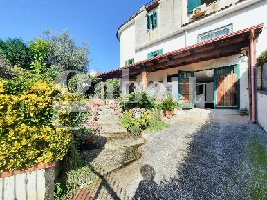 Foto Villa bifamiliare in Via Madonna del Pantano 131, Licola Paese
