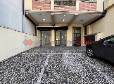 Foto Laboratorio in Via XX Luglio 40, Milazzo Centro di 145 m² con 1 locali