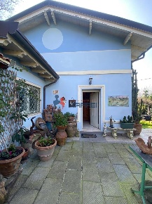 Foto Casale a Massarosa Pian del Quercione, Montramito di 145 m² in vendita